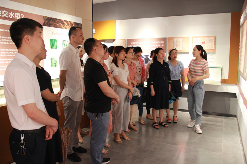 1.南繁精神展览馆.JPG